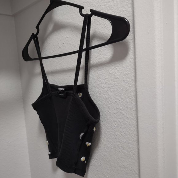 Flower shirt free with bundle of 3 - Picture 2 of 2